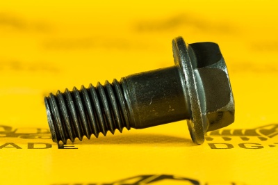 Болт крепления главной пары JCB 826/01080 (2)