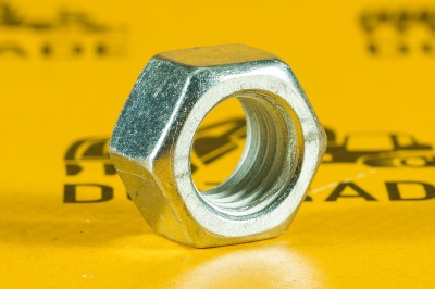 Гайка болта крепления зубьев JCB 1340/0401Z (1)